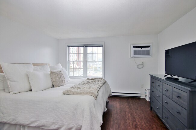 Building Photo - 256 Washington Blvd