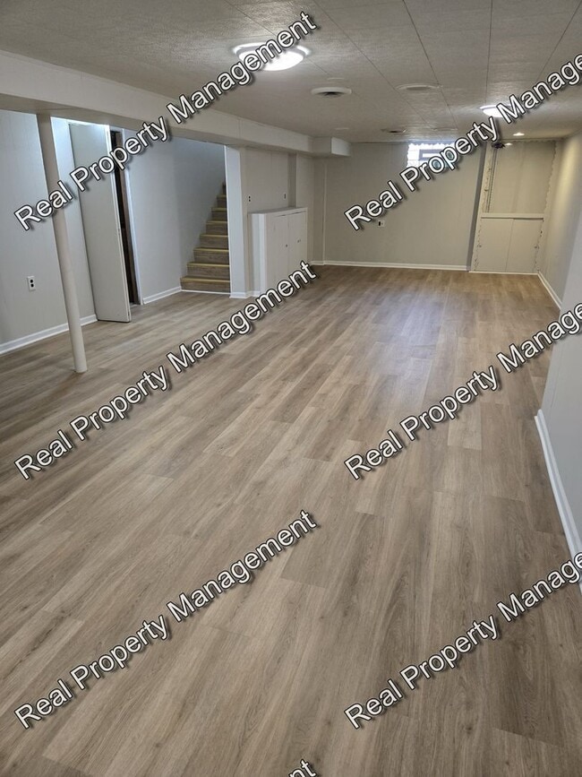 Building Photo - Three Bedroom Ranch