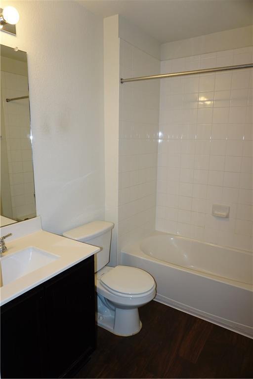 Building Photo - 351 Musgrav