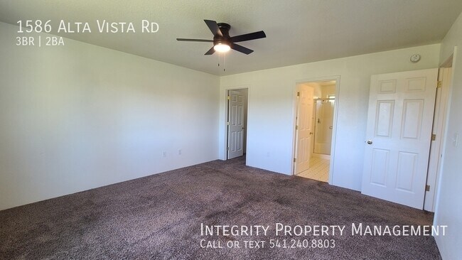Building Photo - 1586 Alta Vista Rd