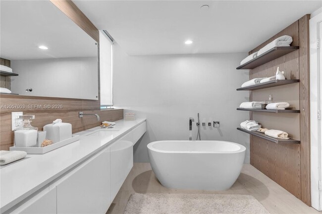 Building Photo - 1331 Brickell Bay Dr