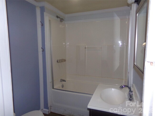 Building Photo - 729 Spruce St