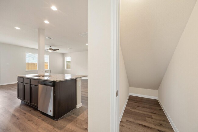 Building Photo - 3915 Deledda Dr