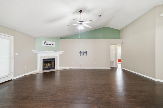 Building Photo - 2490 Pepper Dr