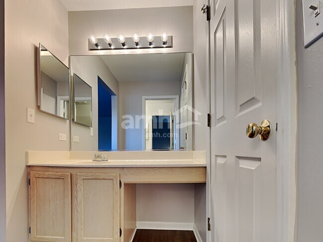 Building Photo - 1186 Blackburn Dr