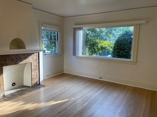 Building Photo - Cro02 - NW Northrup