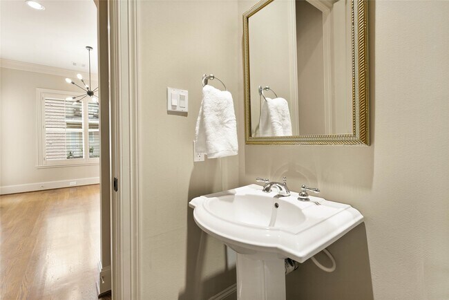 Building Photo - 4 Waterway Ct