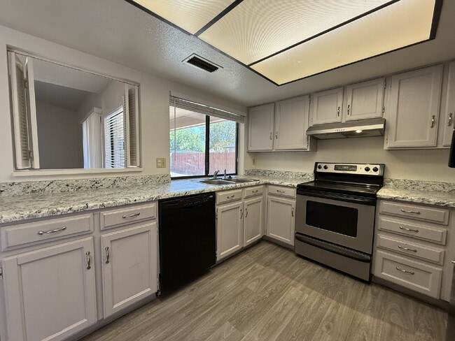 Building Photo - "Charming 4-Bedroom Haven with 2 Baths in ...