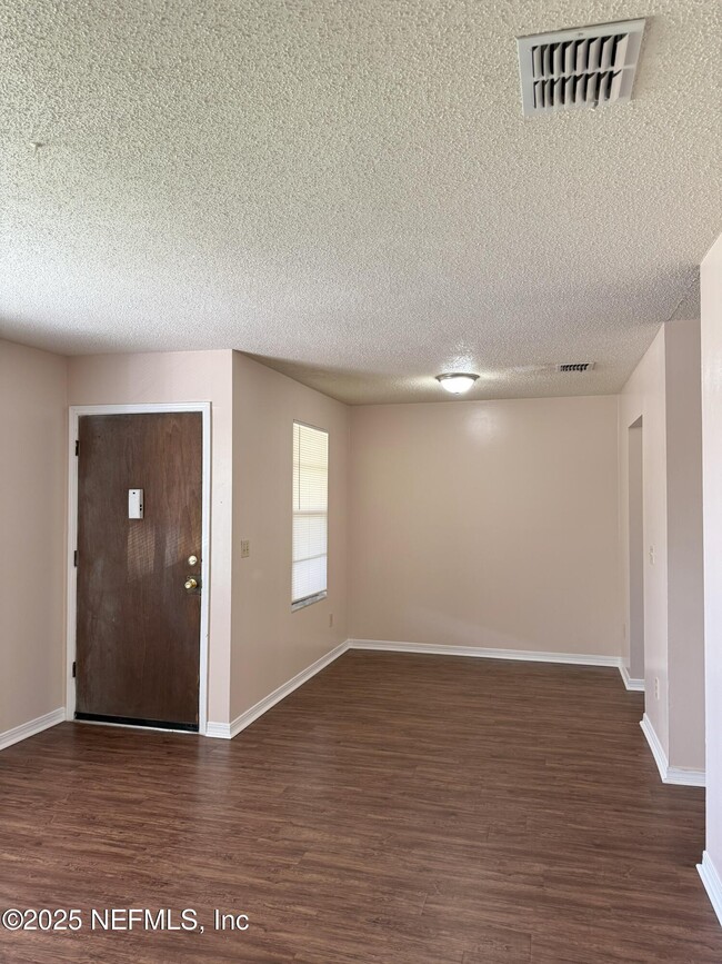 Building Photo - 456 Crabapple Ct