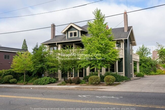 Building Photo - Charming Two Bedroom, One Bath in Mt Tabor!