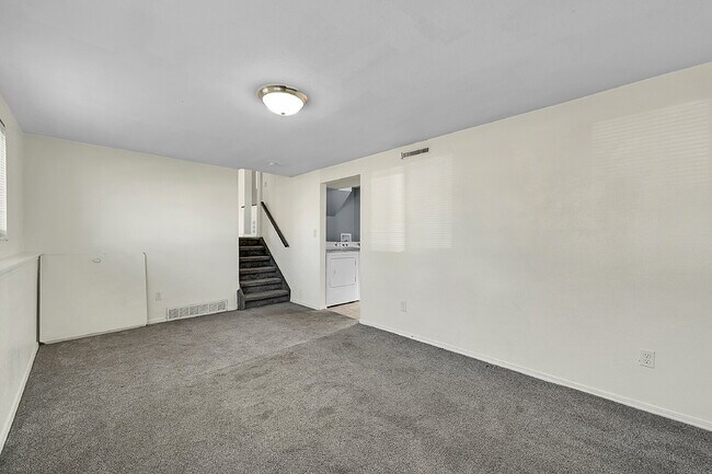 Building Photo - $1,900.00, 3-bed, 2-bath located in Colora...