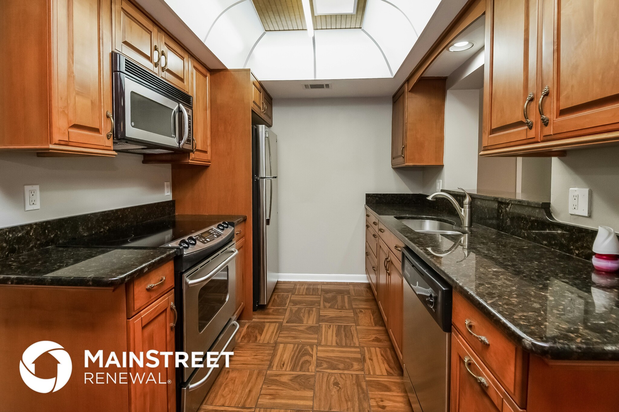 Building Photo - 5133 Oak Hill Dr