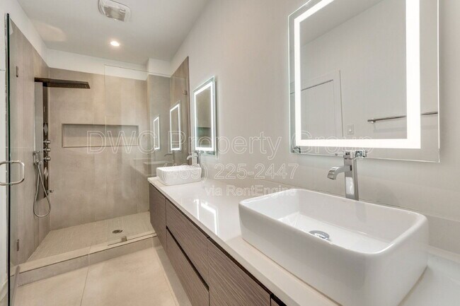 Building Photo - 2711 Kimsey Dr