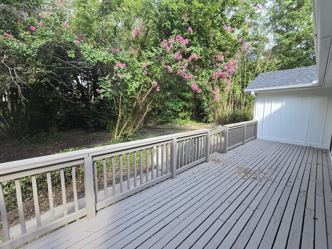 Building Photo - 469 Lawrence Dr