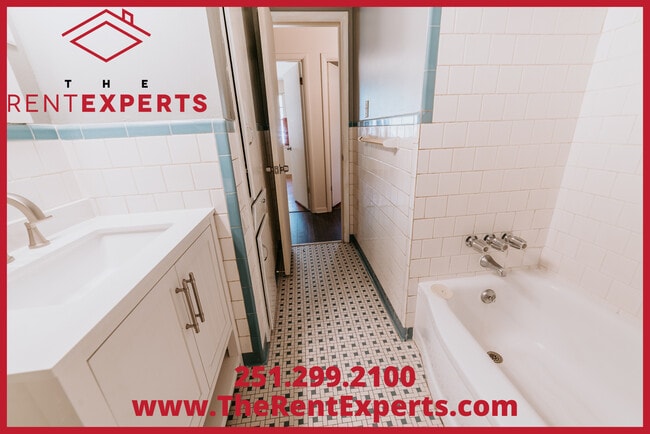 Building Photo - 908 E David Langan Dr