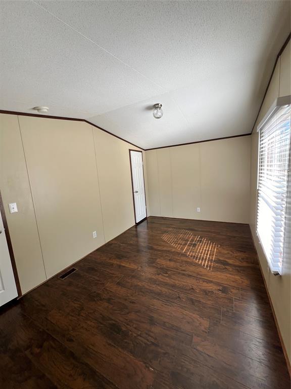 Building Photo - 101 Maple Ln