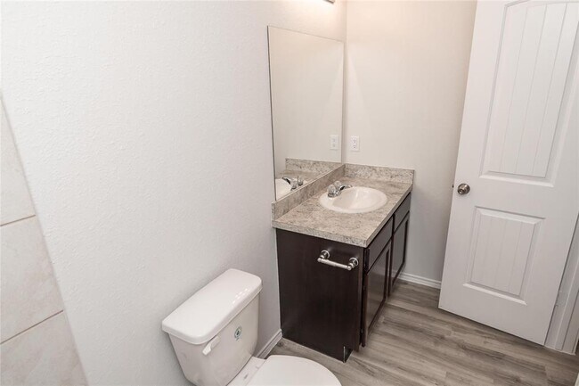 Building Photo - 205 Pronghorn Dr