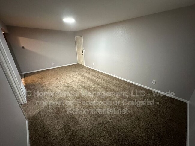 Building Photo - 812 E Walnut St