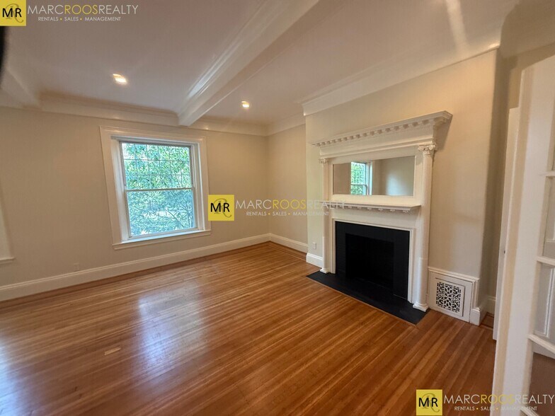 Building Photo - 1726 Beacon St
