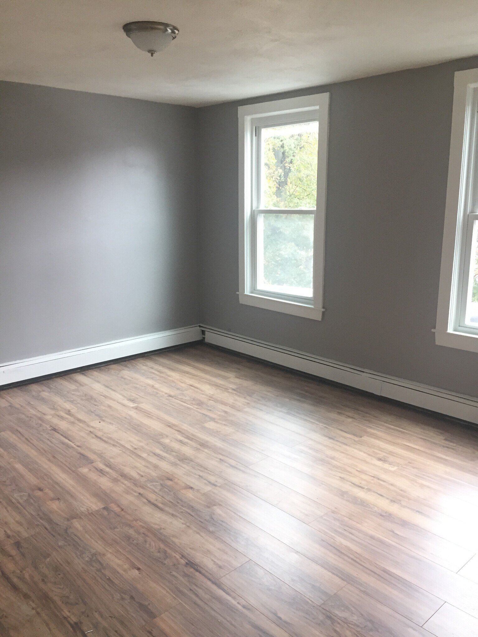 Building Photo - 33 Poplar St