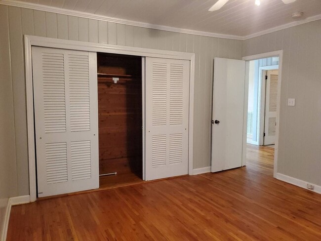 Building Photo - Great older home in Gastonia near Westfield Mall and Hospital