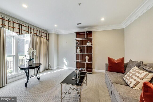 Building Photo - 10821 Symphony Park Dr