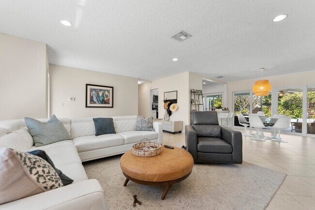 Building Photo - 401 NE 10th Terrace