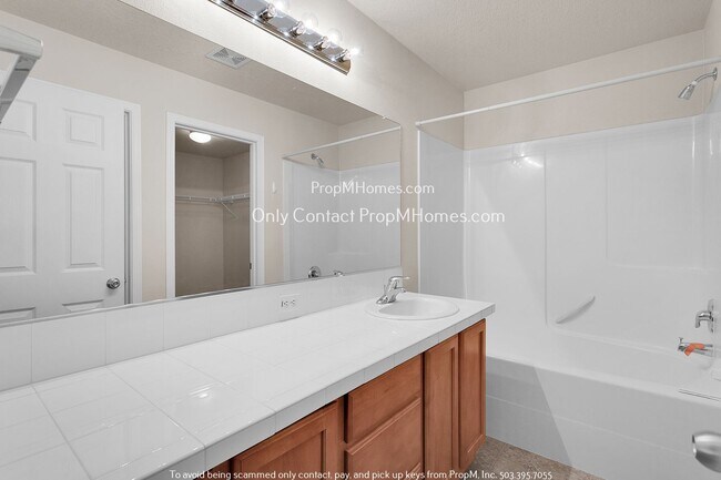 Building Photo - 16255 SW Whistling Swan Ln