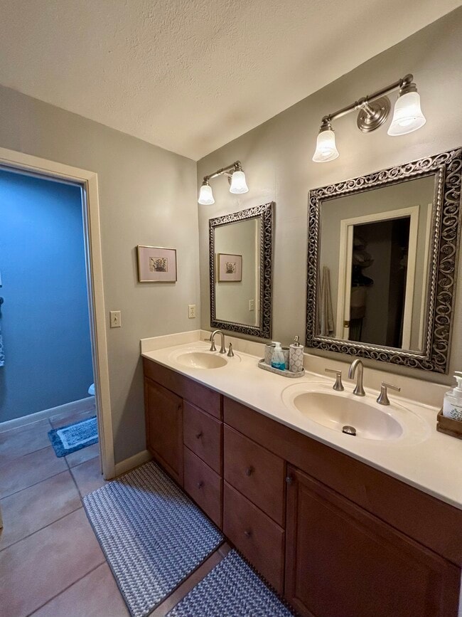 Building Photo - 759 Birdsong Ln