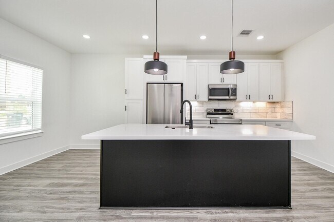 Building Photo - 9734 Pelsey St