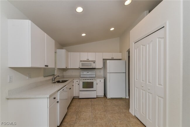 Building Photo - 3259 Toluca Terrace