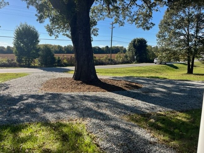 Building Photo - Modern Farmhouse for Rent in Browns Summit NC