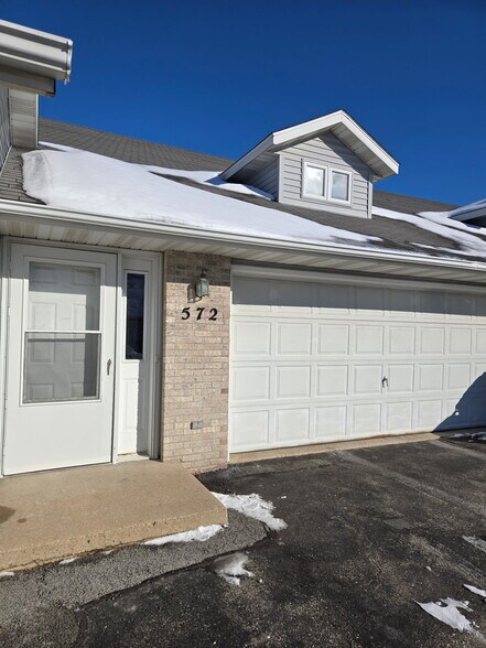 Building Photo - 572 Athletic Way