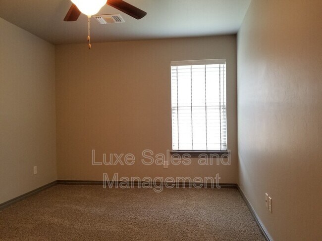 Building Photo - 1433 Kelley Pointe Pkwy