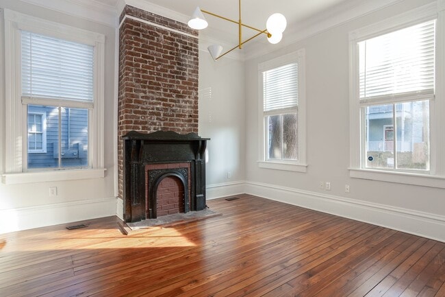 Building Photo - Downtown Close to Forsyth Park