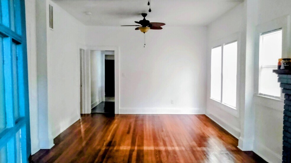 Building Photo - 711 Avenue B NE