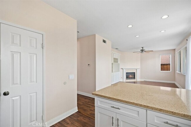 Building Photo - 9 Acorn Ridge