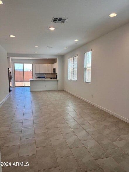 Building Photo - 9509 W Sells Dr