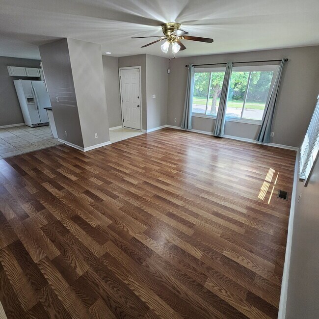 Building Photo - Spacious Newer Build 3 Bedroom Ranch w/ Ti...