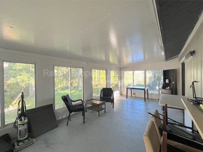 Building Photo - 10951 Ruden Rd