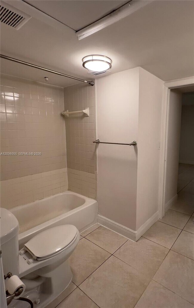 Building Photo - 2880 N Oakland Forest Dr