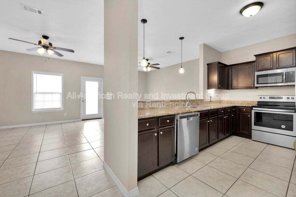 Building Photo - 994 Leigh Ann Ln