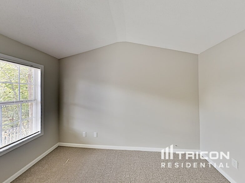 Building Photo - 172 Greystone Cir