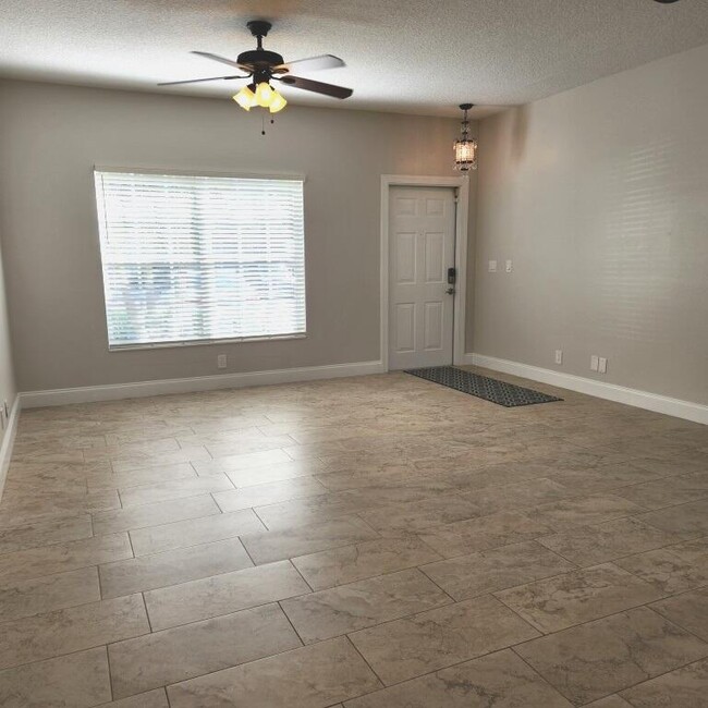 Building Photo - 9835 NW 57th Manor