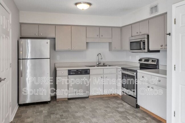 Building Photo - 8016 Thelen St