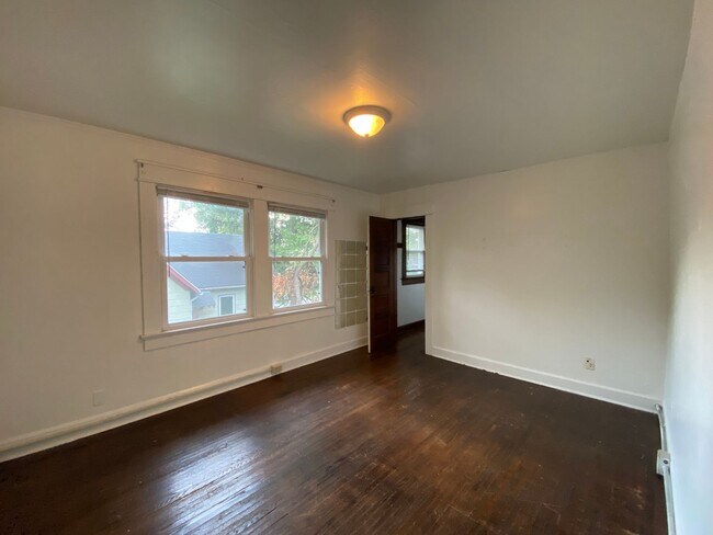 Building Photo - Available August 20th, 2026!