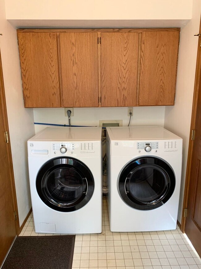 Building Photo - Oceanview 3BR 2.5BA | HUGE GARAGE | Washer & Dryer  | Dogs OK! >>> AVAILABLE NOW!