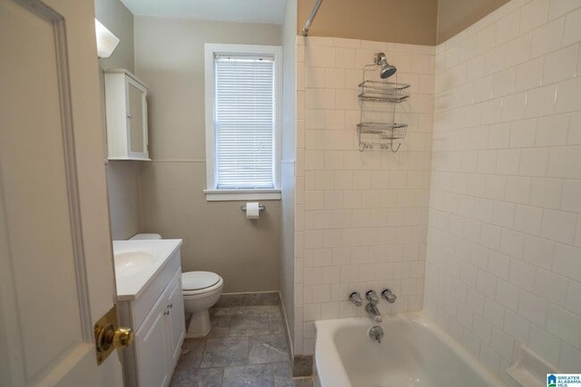 Building Photo - 9 Edgehill Rd