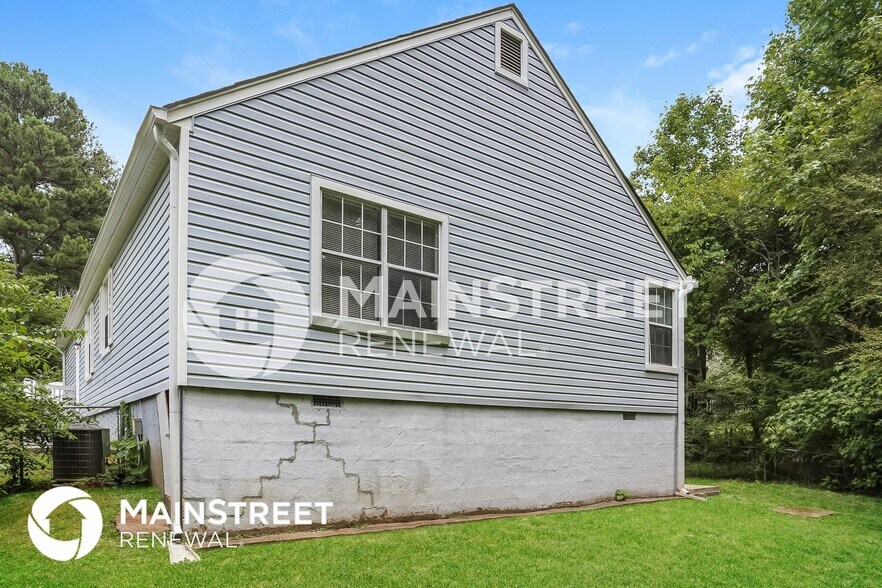 Building Photo - 661 Woodcrest Manor Dr