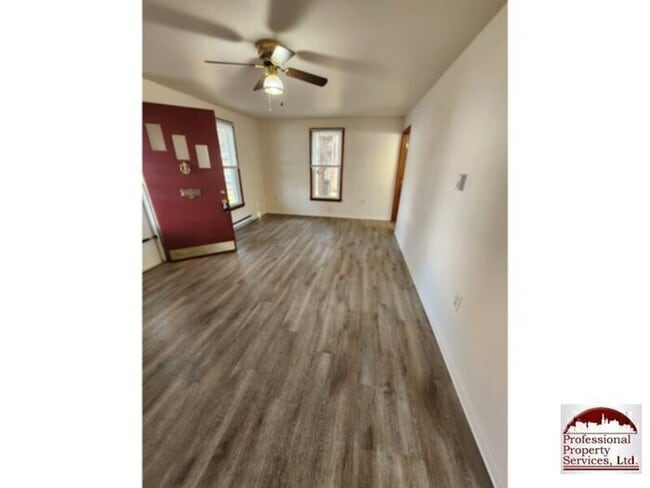 Building Photo - Country Living Near Commuter Routes